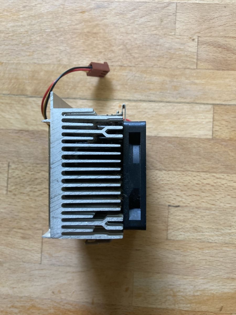 Ventilateurs: Sockel 370 CPU COOLER mit Fan – D'occasion à Zürich par wilden 1