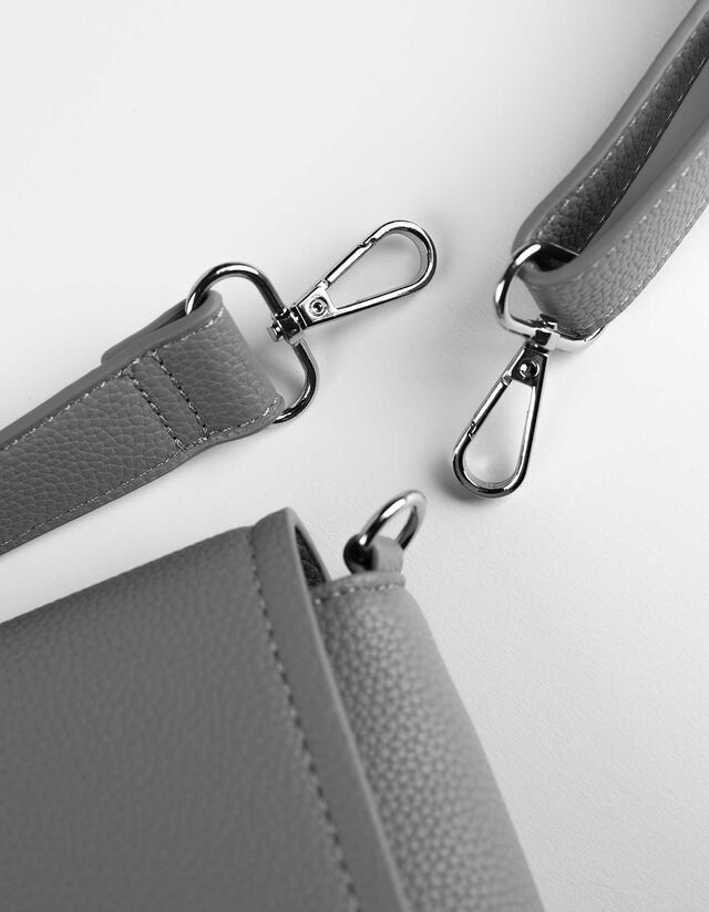 Taschen für Damen: Umhängetasche / Schultertasche Lederoptik grau – Neu (gemäss Beschreibung) aus Oensingen von Mavo4711 1