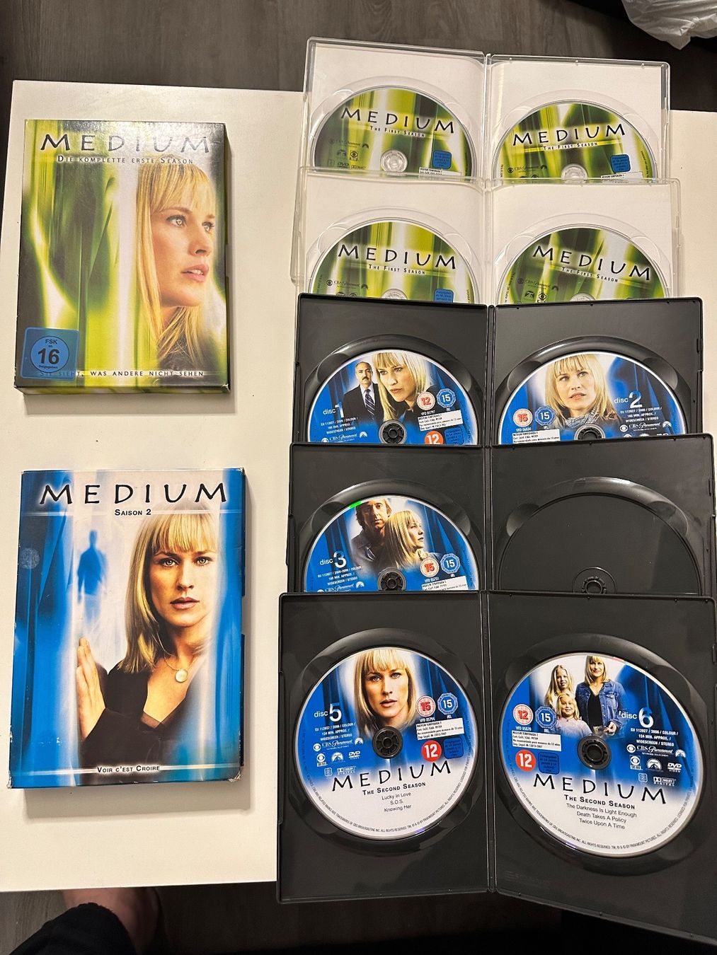 Tutti i DVDs: MEDIUM - STAFFEL 1 und 2 – Usato da Münsingen venduto da Ganjam 2
