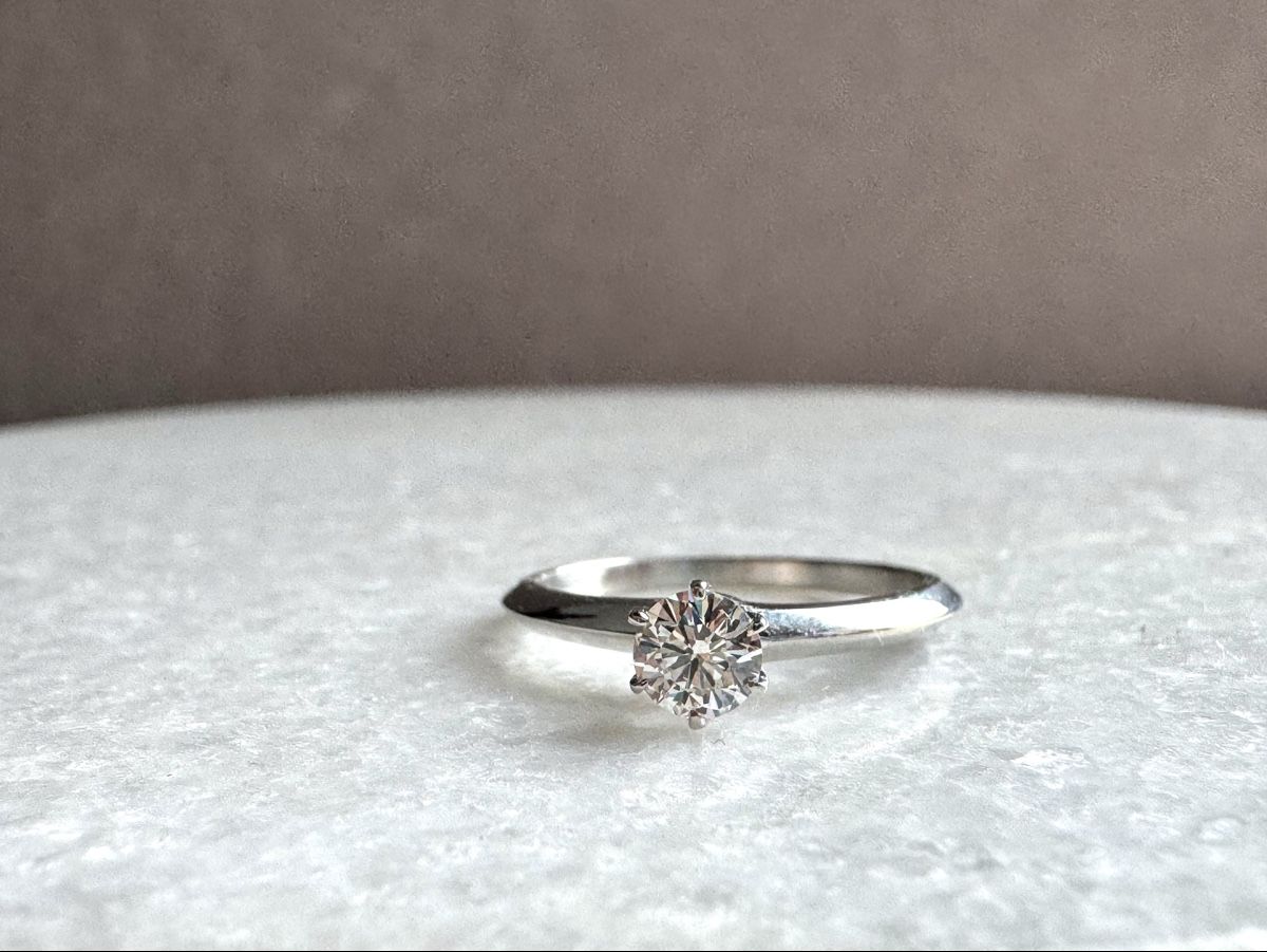 Tiffany & Co. Anelli: Tiffany & Co. Diamant Solitär Ring 0.29ct – Usato da Kriens venduto da hannaandkiko 1