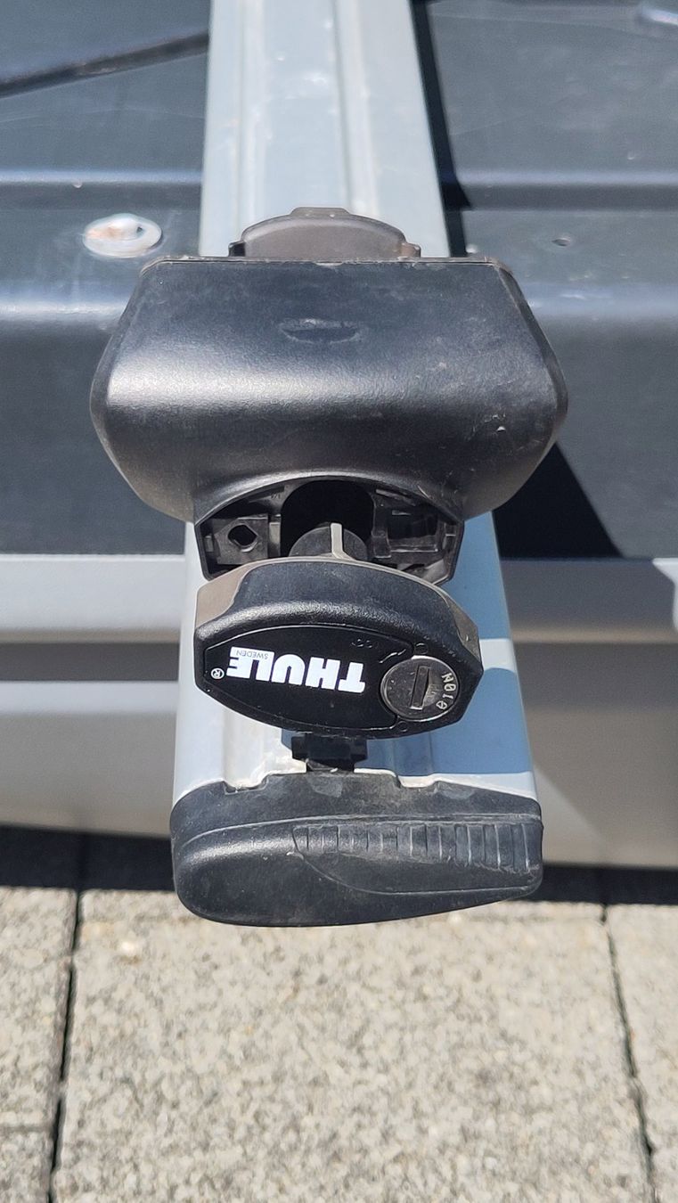 Thule Box da tetto: Dachbox Thule Alpine 700 mit Querträgern – Usato da Flawil venduto da Falandir 4