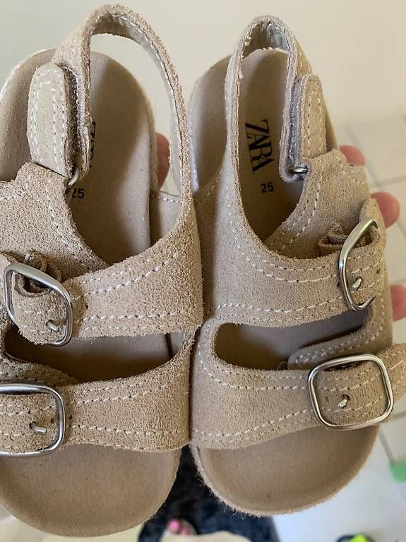Scarpe per ragazzi: Zara Sandale Gr. 25 écru neuwertig – Usato da Hochdorf venduto da Leccesina 1