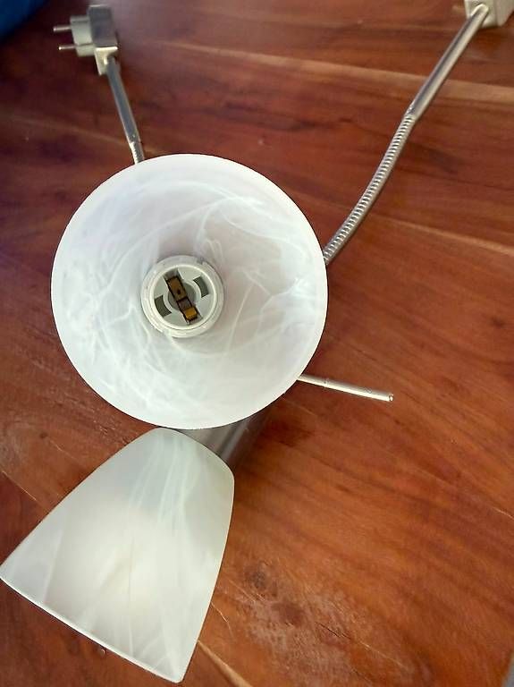 Lampade: 2 flexible Steckdosenlampen mit Glasschirm – Usato da Zollikofen venduto da hri_r8pr 2
