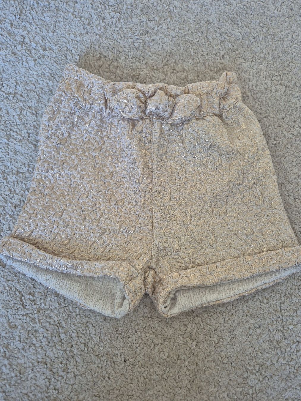H&M Pantaloni: Glitzer Shorts  – Usato da Beckenried venduto da ann_2gpd