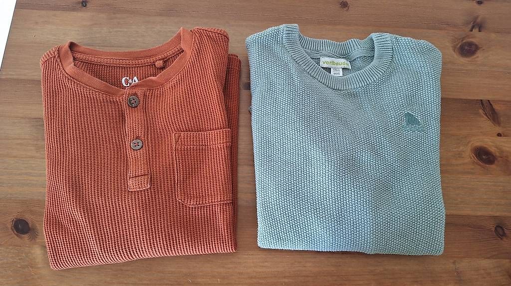 Maglioni & Felpe: Pullover & Hoodies Set Gr. 128 – Usato da Ennetmoos venduto da Eevo 4