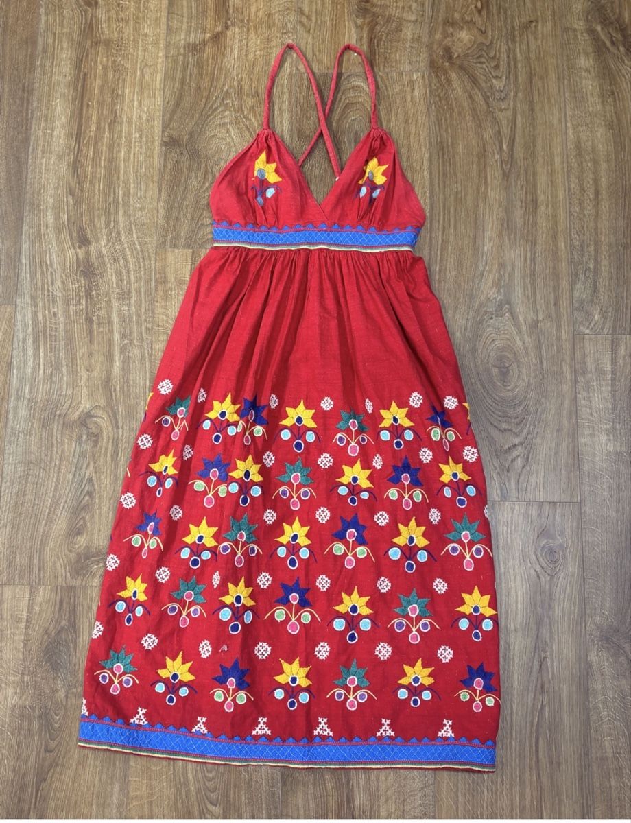 Robes: Rotes besticktes Boho Kleid.  – D'occasion à Aarau par Secondfish