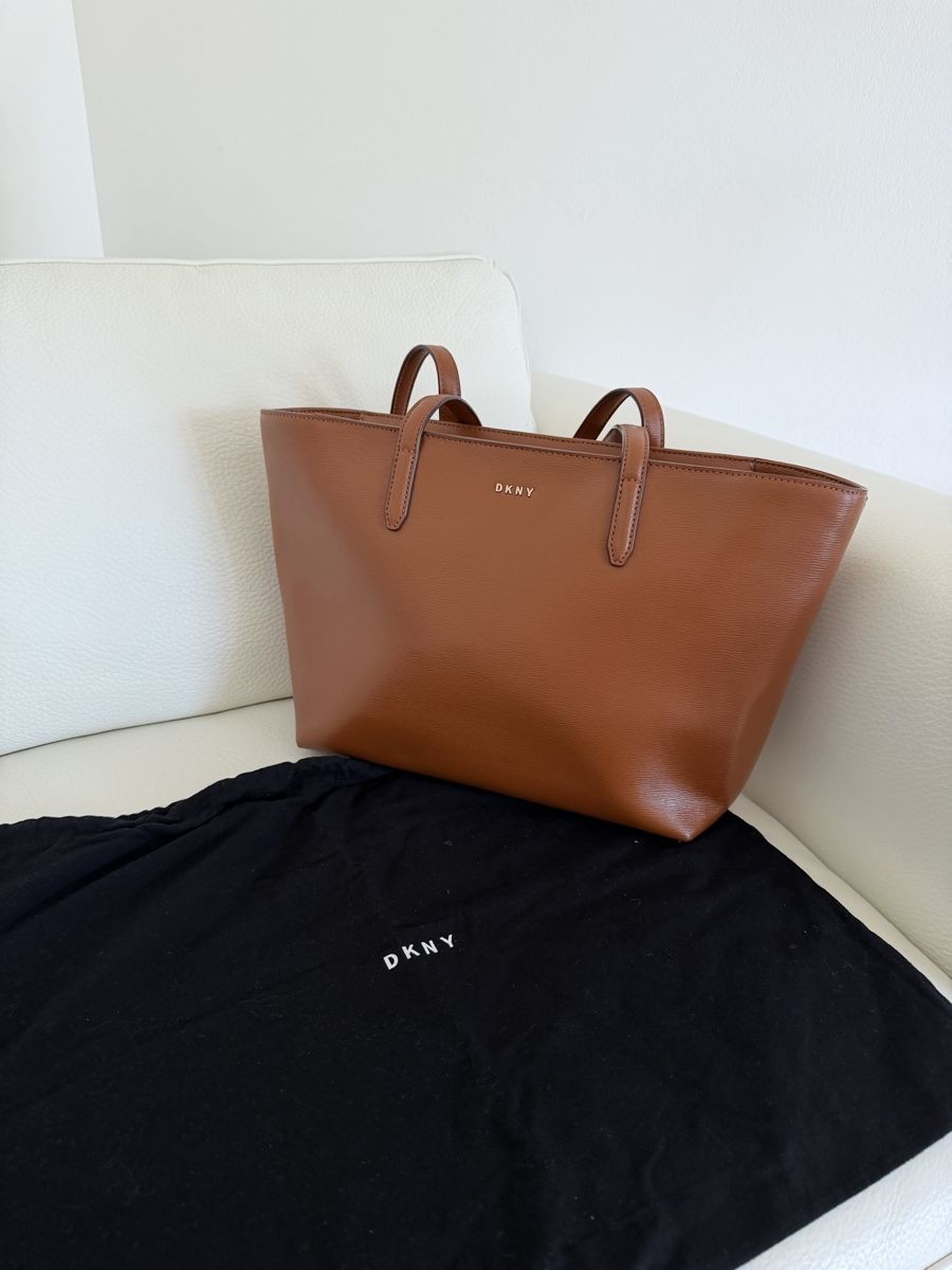 DKNY Borse da donna: DKNY Handtasche neuwertig – Nuovo (secondo la descrizione) da Ennetbaden venduto da as_ytj8