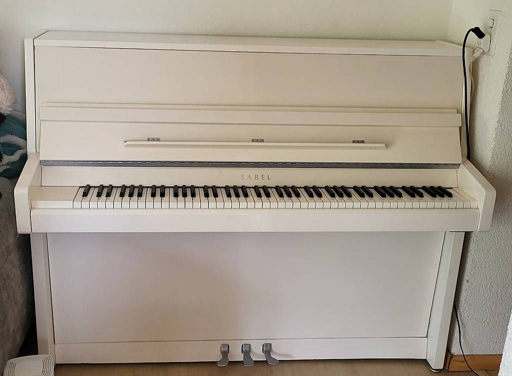 Instruments de musique: Klavier weiss Sabel S-114 – D'occasion à Zürich par fra_5rbm