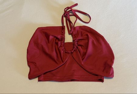 Top rouge bordeaux à nouer, dos nu, idéal pour l'été!