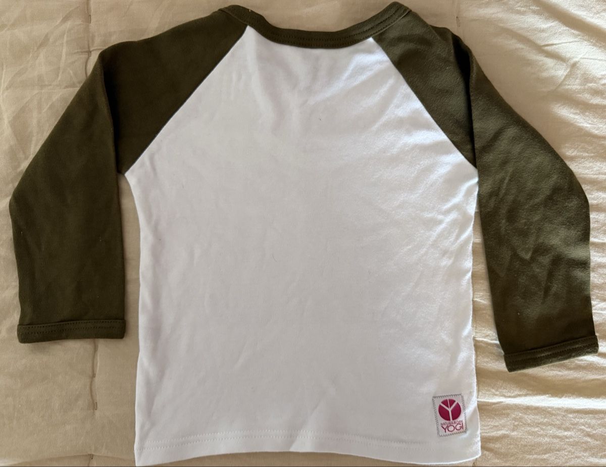 Camicie, T-shirt & Polo: Natural Born Yogi Kinder Tshirt – Usato da Birsfelden venduto da Soulseeker 1