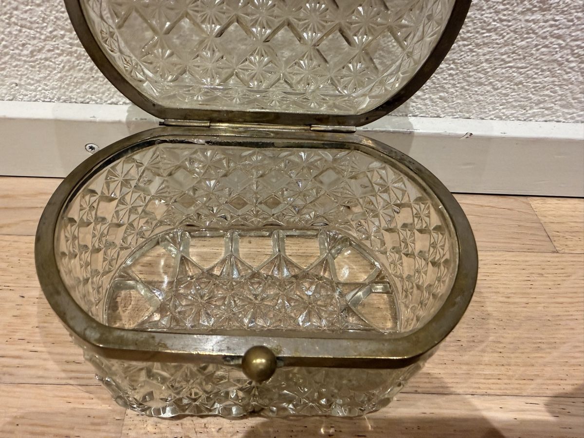 Bicchieri: Antike Kristallglas-Dose mit Messingrand / Schmuckschatulle – Usato da Rorschach venduto da nan_8rts 1