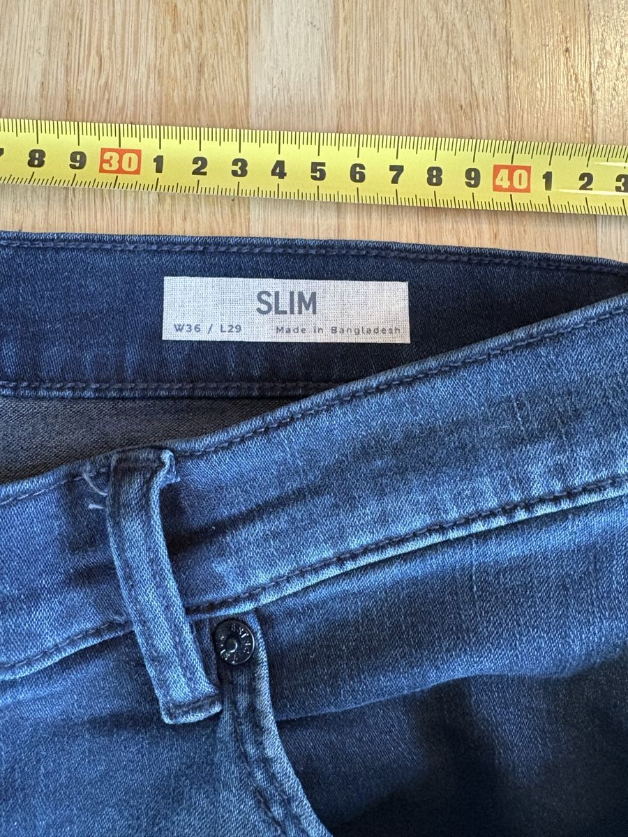 Jeans: Marks&Spencer blue/black Slim Men's Jeans - Size 36 – Gebraucht aus Nyon von Iamher 1