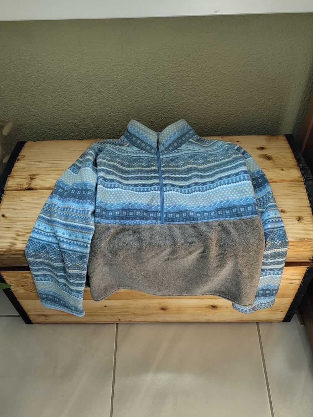 Maglioni & Felpe: Cooler Fleece Pullover mit Reissverschluss Grösse M – Usato da Stäfa venduto da mic_b7td