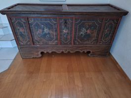 Antike Holztruhe bemalt mit Blumenmuster Top Zustand