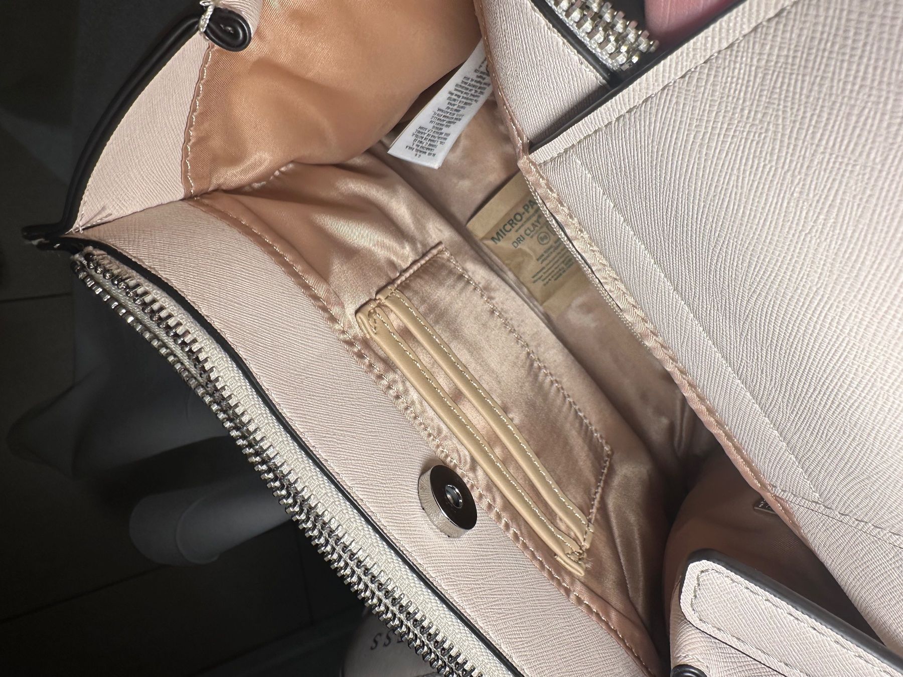 Guess Borse da donna: Rodney Satchel de la marque Guess. – Nuovo e nell'imballaggio originale da Onex venduto da eri_jx6q 1