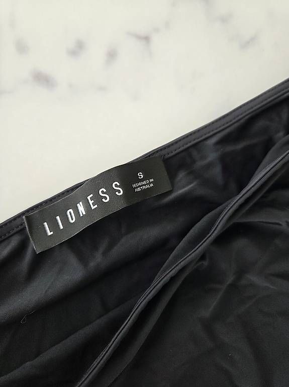 Top: Lioness One Shoulder Oberteil – Usato da Rüfenacht BE venduto da Biancaro 4