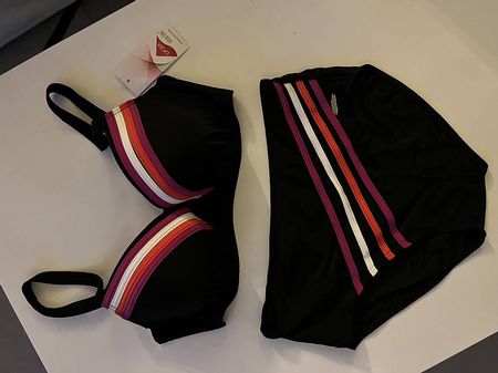Klassischer Bikini schwarz mit Streifen, Gr. E75 & Höschen M