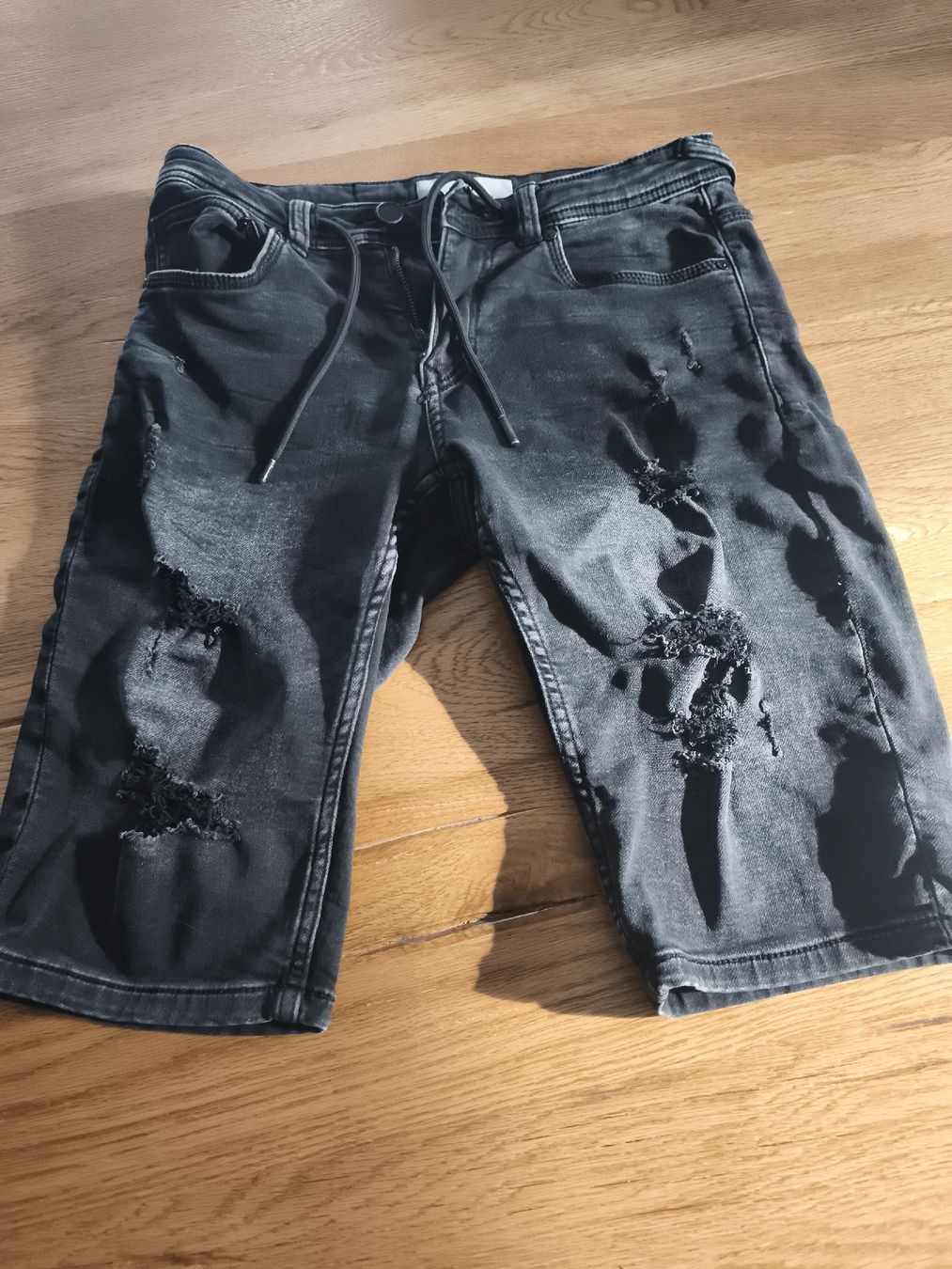 Pantaloni: FSBN Jeans Shorts Grau Grösse XS – Usato da Oberurnen venduto da Schneidi79
