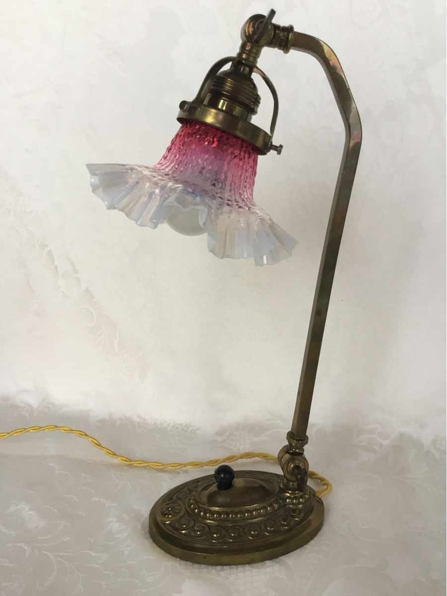 Lampade: Antike Bronce Lampe mit hübschem Jugendstil Schirmchen – Usato da St. Gallen venduto da chamilla