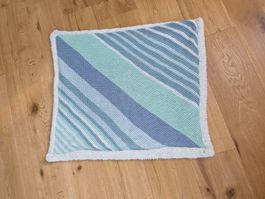 Flauschige Babystrickdecke