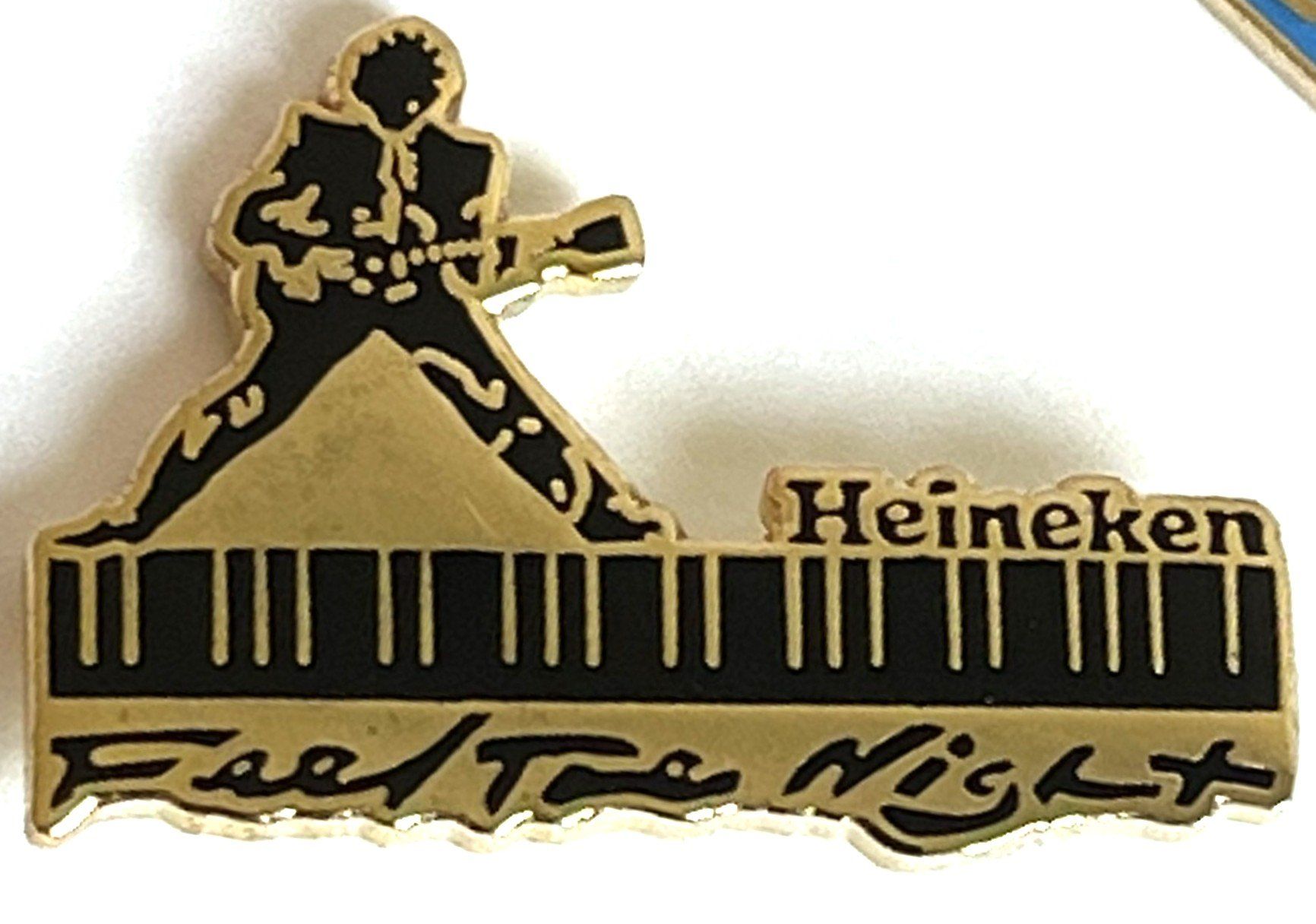 Heineken Placchette & Badge: Pin Heineken Night Feel The Night – Usato da Kriens venduto da TSCH1 1