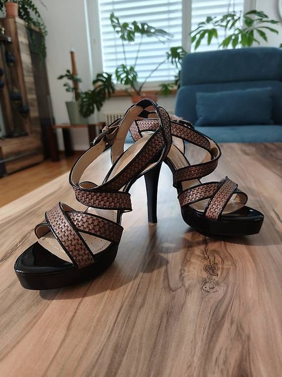 Chaussures femmes: Geox Heels Grösse 38 – Neuf avec emballage d'origine à Kaisten par lys_zzy8