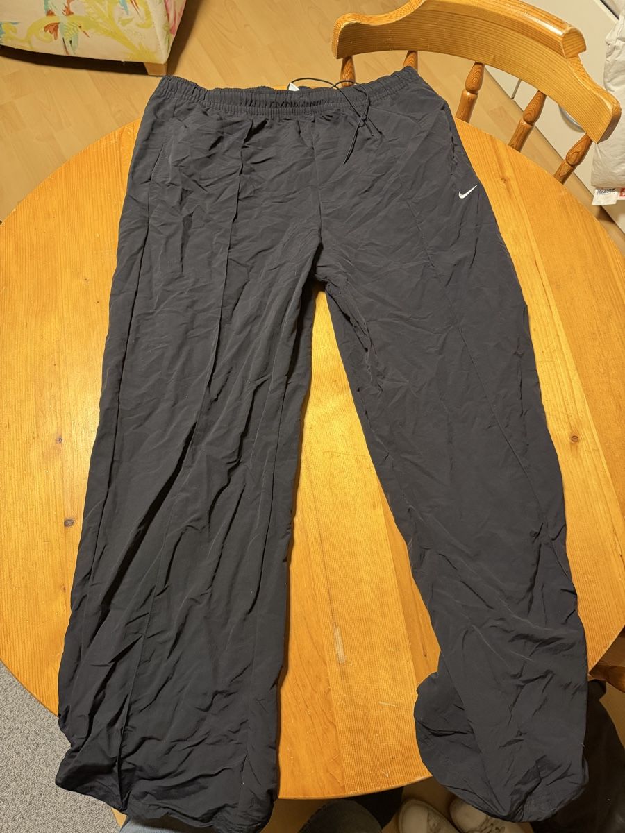 Pantaloni: Nike jogginghose  – Nuovo (secondo la descrizione) da Zürich venduto da papaplatte
