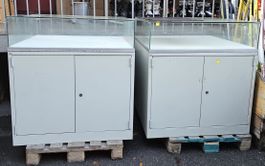 Verkaufsvitrine mit Glastisch inkl. Alle Schlüssel