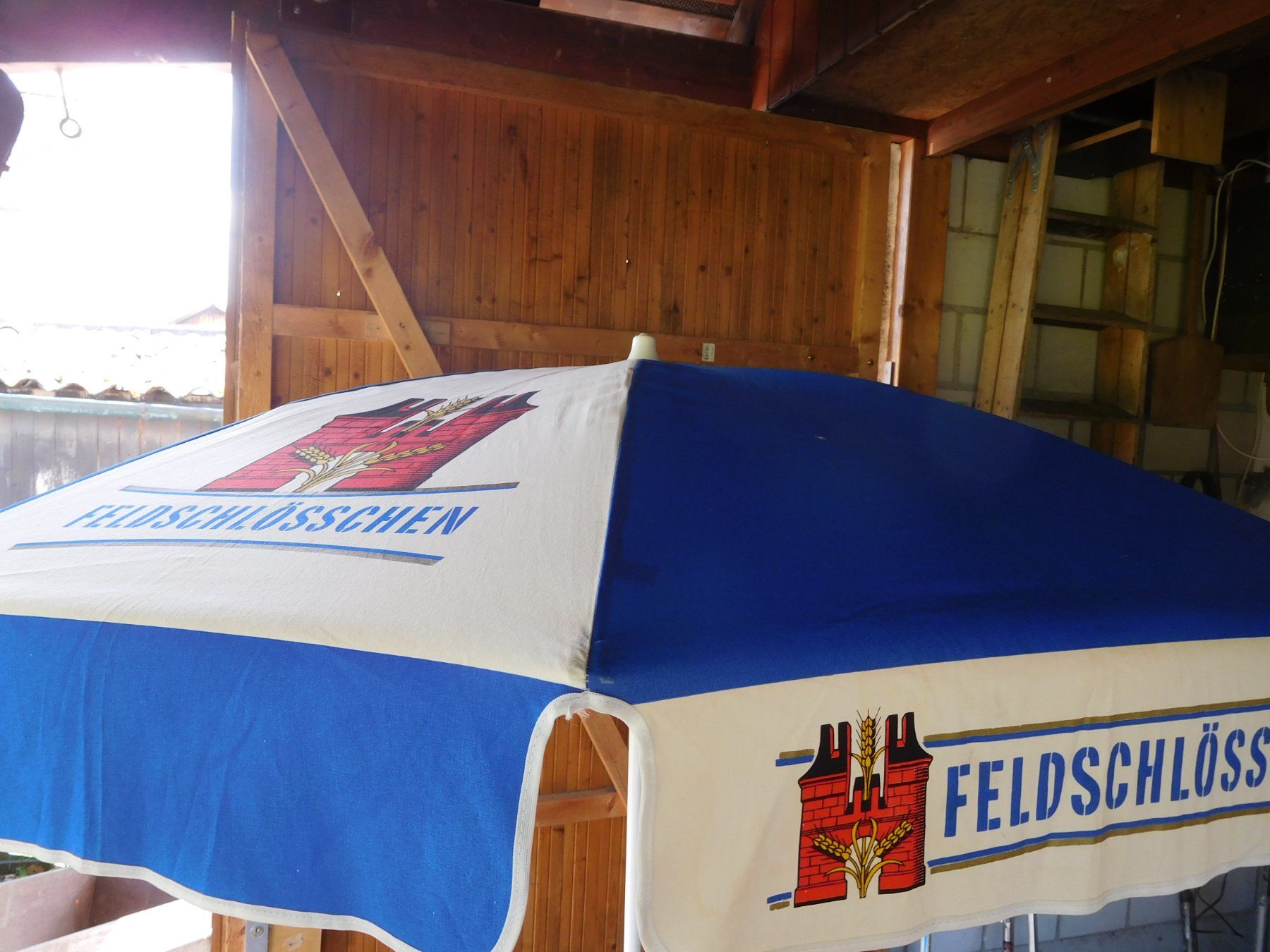 Feldschlösschen Parasols: Feldschlösschen Sonnenschirm – D'occasion à Wallbach par Pitralon1