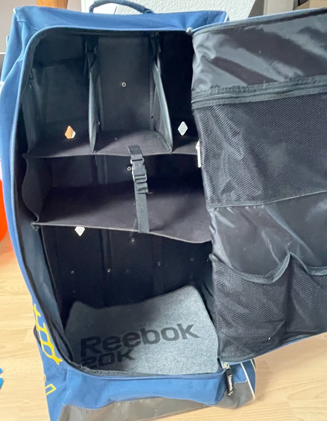 Valigie & Borse: Reebok 20K Hockeytower SR – Usato da Kreuzlingen venduto da deGriGri 4