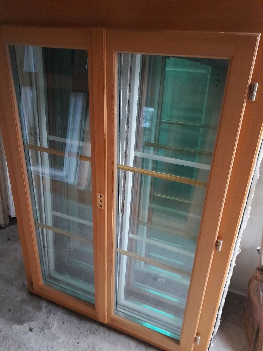 Fenêtres: Fenster – D'occasion à Marbach LU par san_8kt5