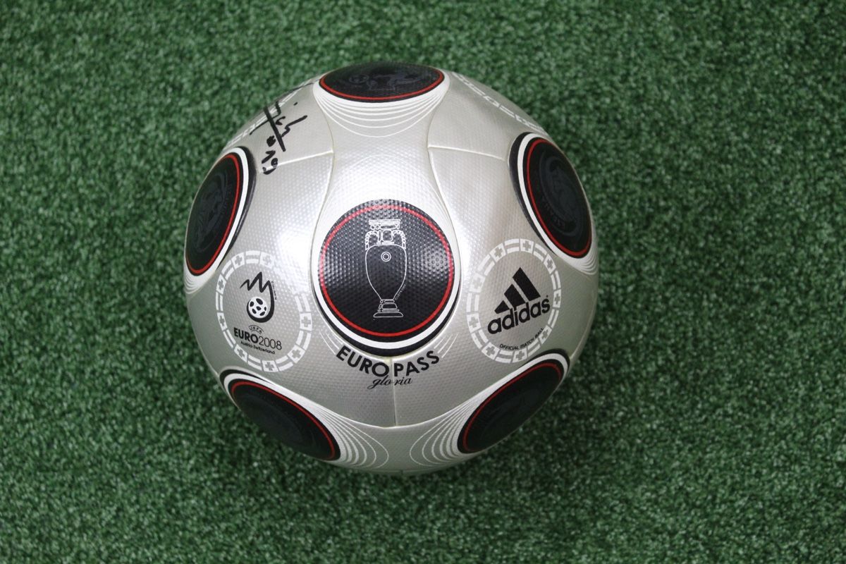 Original Adidas EM 2008 Finale Gloria Matchball signiert (Neu