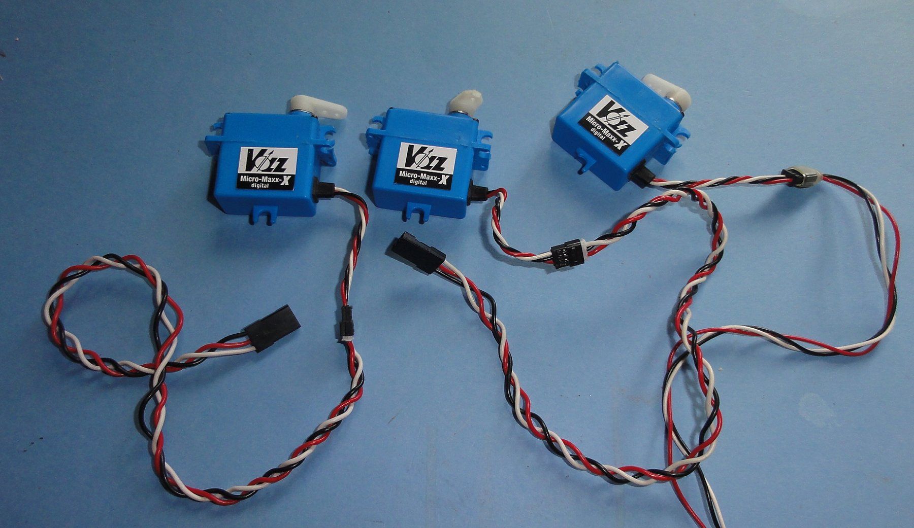 RC Kits de montage: 2 Stück Volz Micro Maxx X Digital Servos – D'occasion à Waldenburg par Rcparts