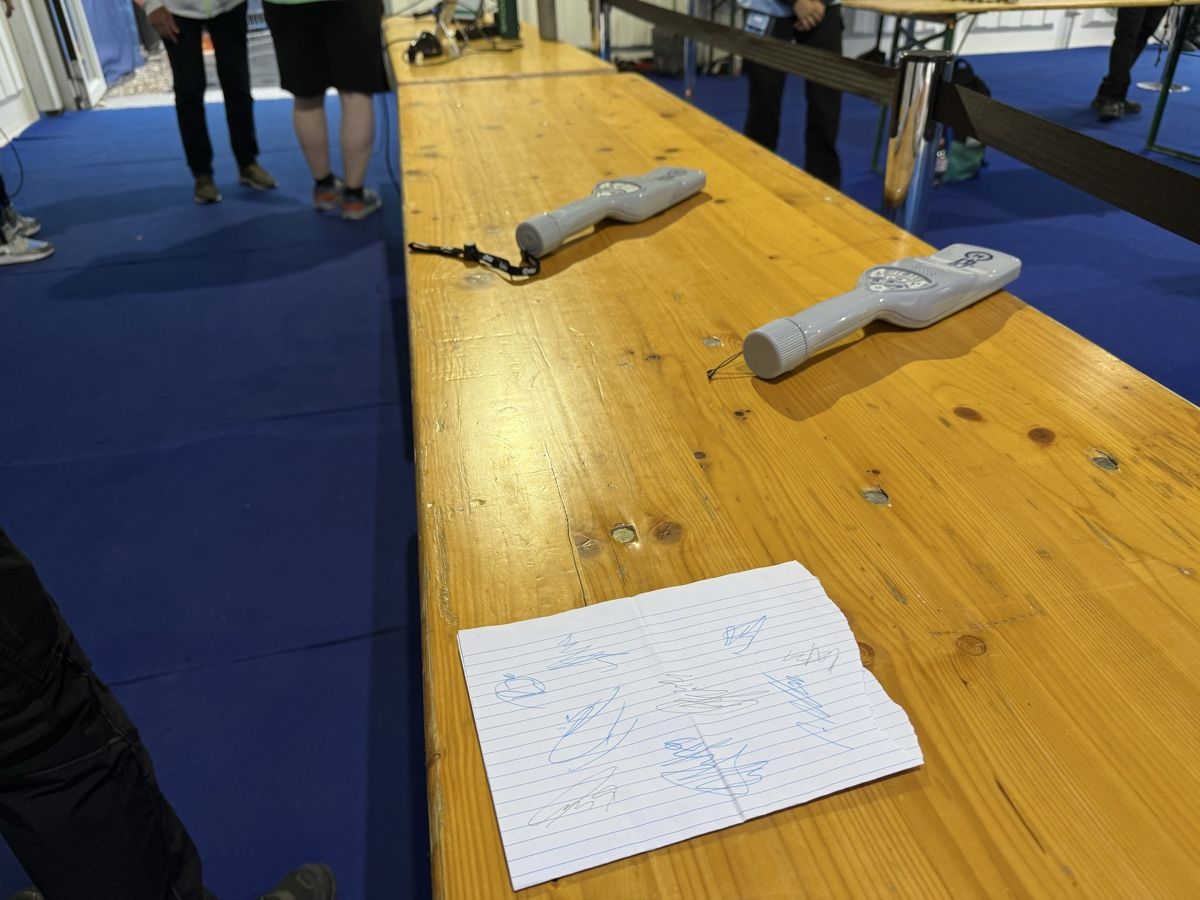 Autografi: 12 Spieler-Autogramme der schweizer Eishockey-Nati – Nuovo (secondo la descrizione) da Basel venduto da ger_98vb 1