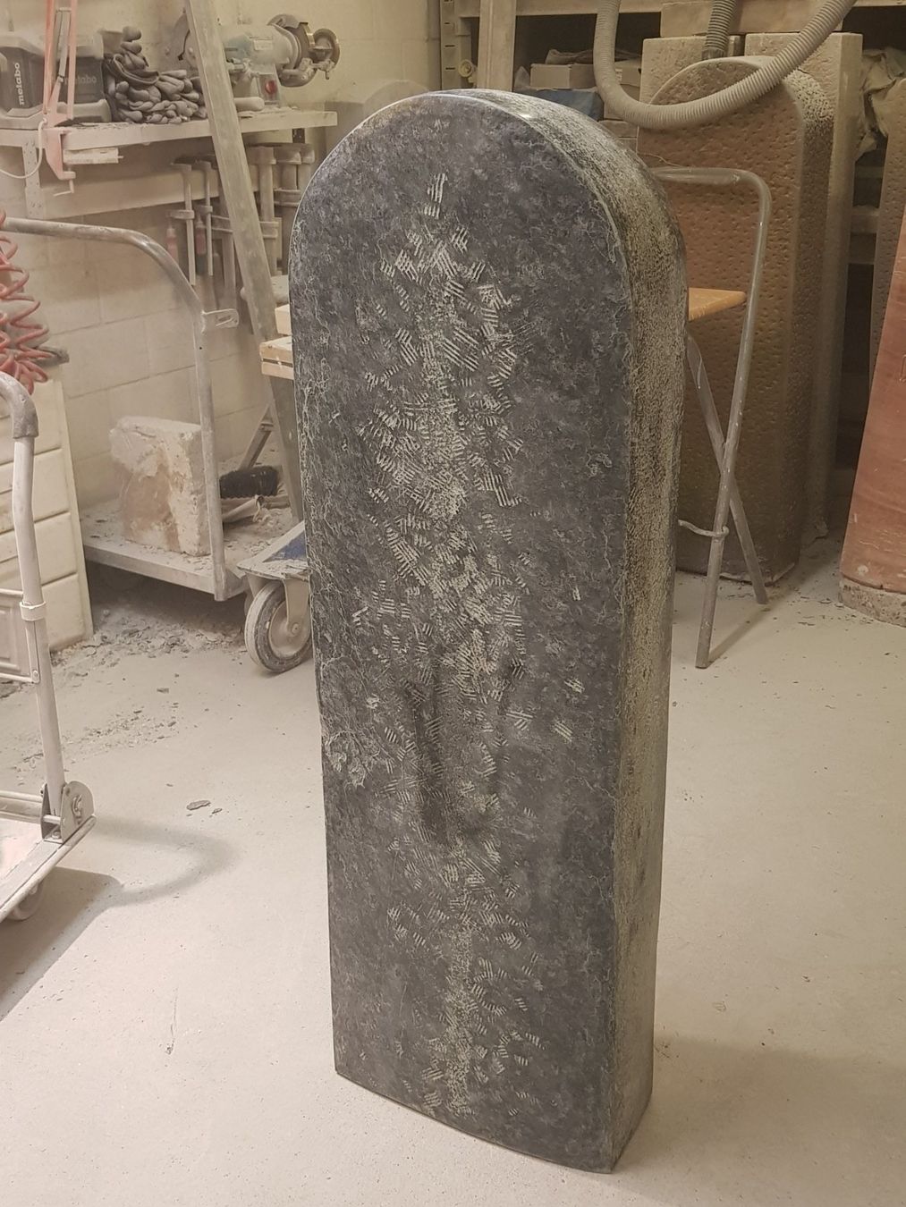 Sculture & Statue: Grabstein, Serpentin – Nuovo (secondo la descrizione) da Ehrendingen venduto da Amigo5