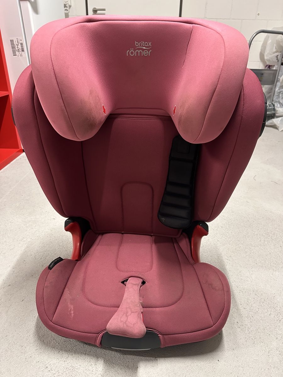 Britax Römer Auto-Kindersitze: Kindersitz Britax Römer Kidfix – Gebraucht aus Oberwil-Lieli von YogaTeacher