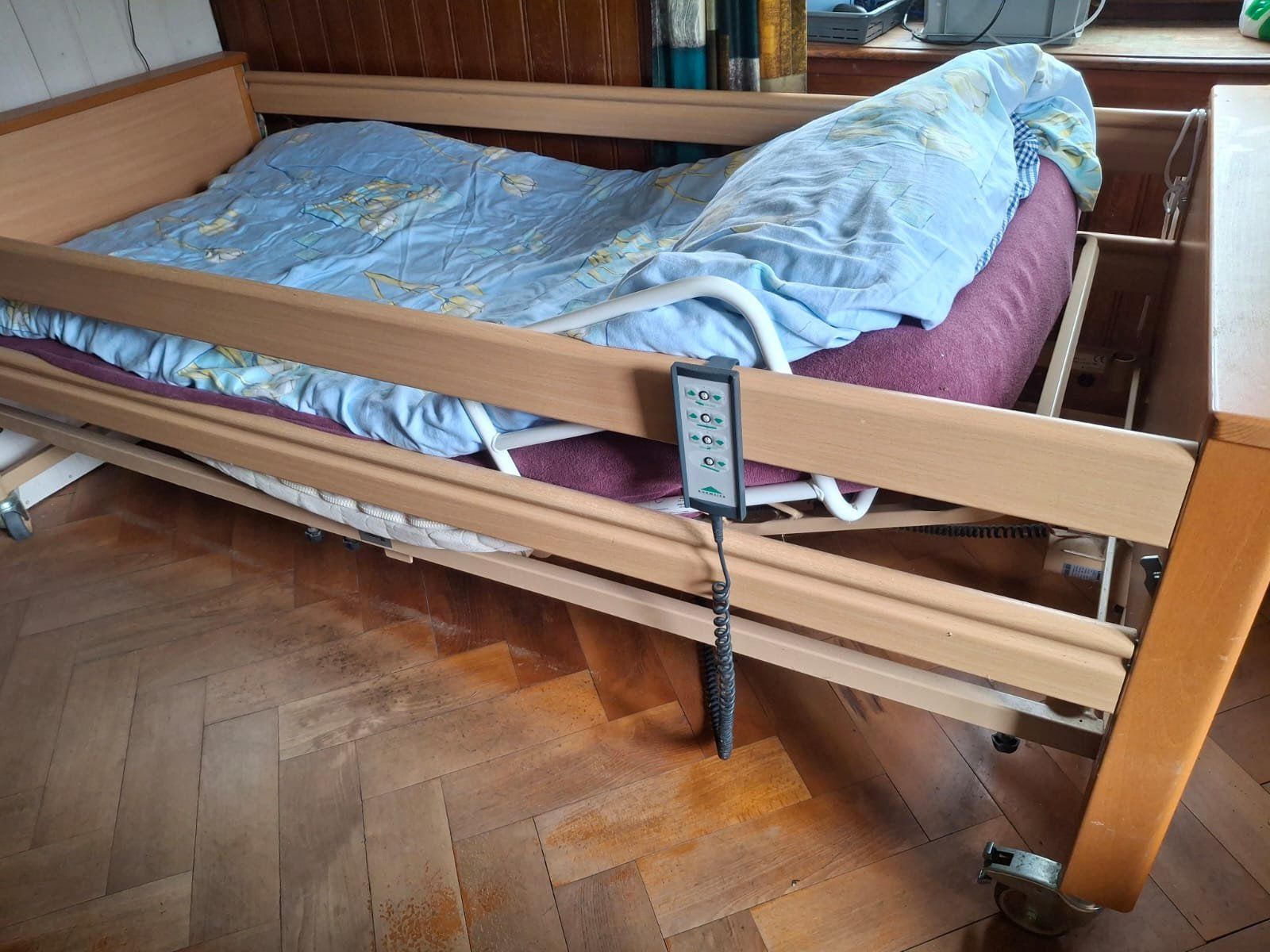 Letti: Lit électrique médical – Usato da Cornol venduto da pou_zsk8 1