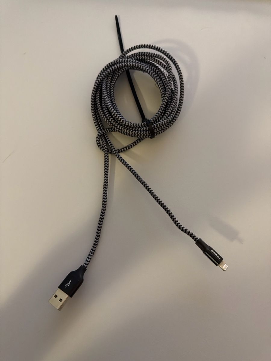 Cavi: USB to Lightning 3m Kabel – Usato da Zürich venduto da tim_gkx6