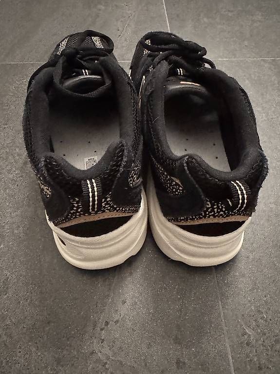 Scarpe da donna: New Balance Sneaker Gr. 39.5 – Usato da Ried b. Kerzers venduto da Andle_74 2