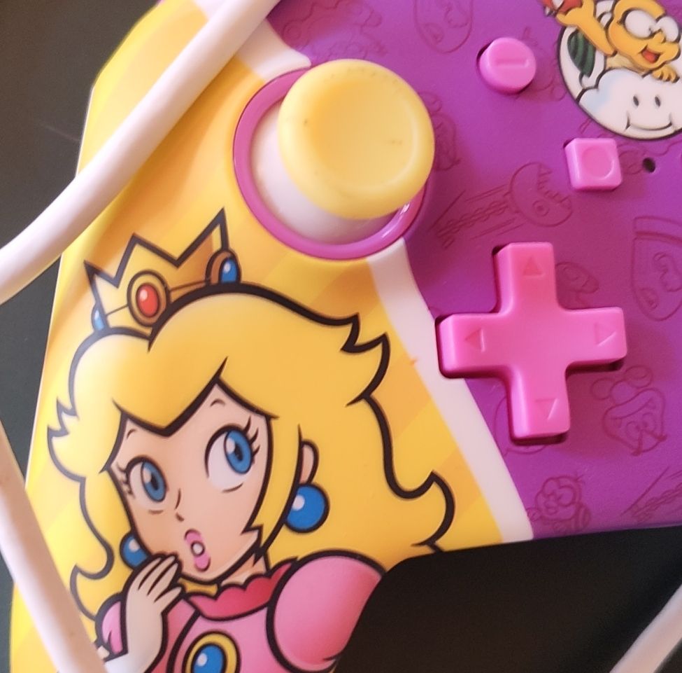 Nintendo Controller: Controller kabelgebunden Super Mario Design neuwertig – Gebraucht aus Niederglatt SG von bella2022