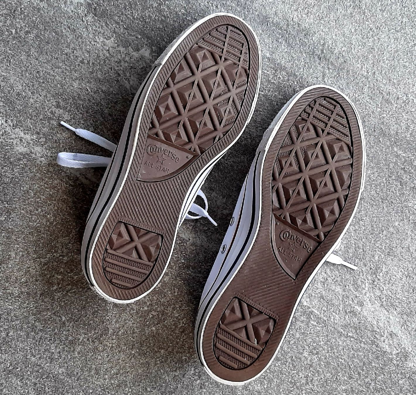 Converse Chaussures hommes: Converse Chuck Taylor – D'occasion à Gampelen par Numaguy 1