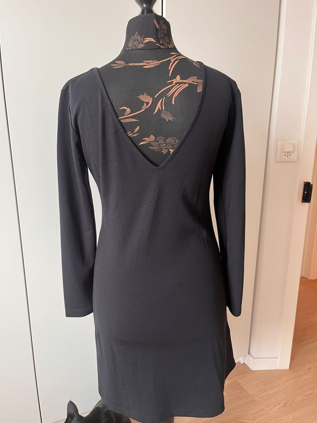 Mango Vestiti: Mango Kleid langarm schwarz mit Sternen Grösse L – Usato da Frenkendorf venduto da klourenco 3