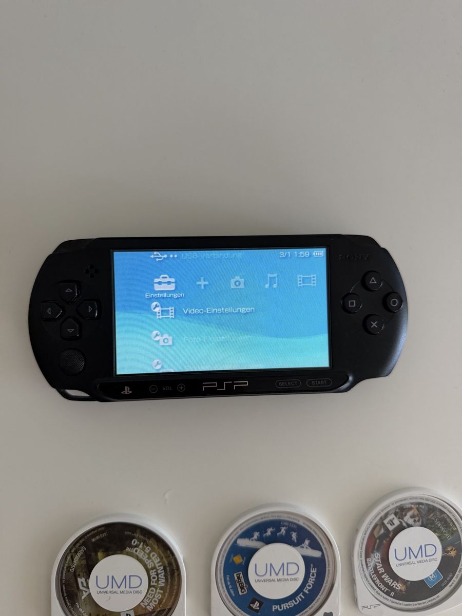 Sony Console: Sony PSP E1004 Schwarz Ladekabel + Spiele – Usato da Füllinsdorf venduto da hae_gt9l 2