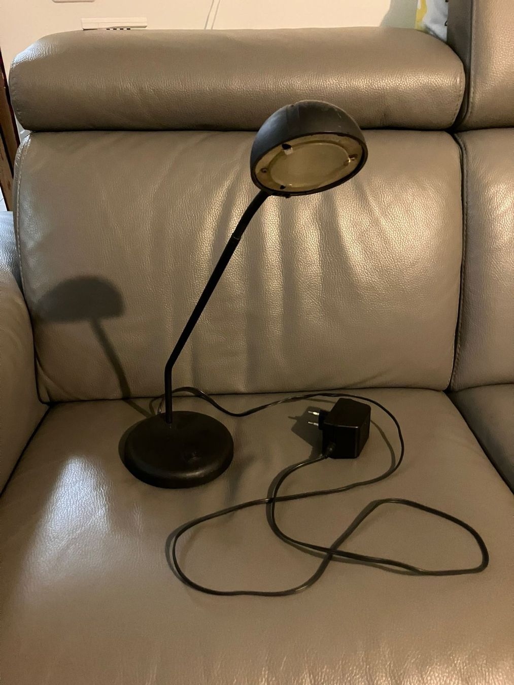 Ikea Lampade: Lampada da tavolo nera Ikea – Usato da Melano venduto da H-Sara