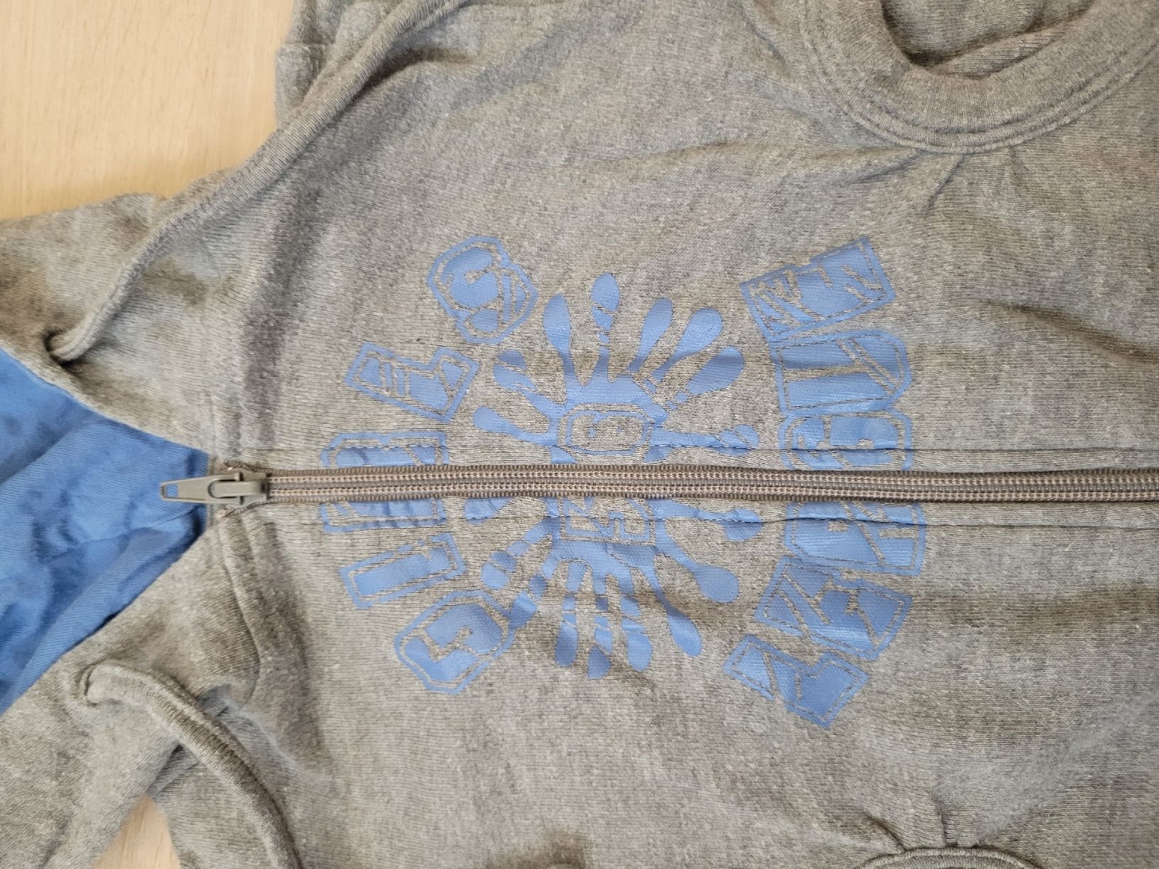 Camicette, T-shirt & Top: cooles Shirt/Jäckli Gr. 104 – Usato da Lupsingen venduto da sta_wgg5 2