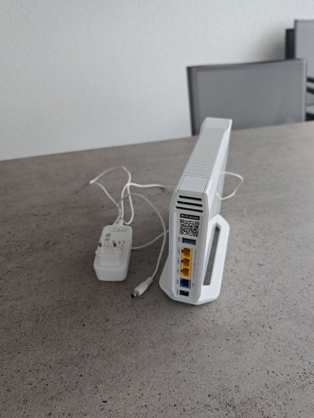 Fritz Modem & Router: Fritzbox 4060 gebraucht - super Zustand – Nuovo (secondo la descrizione) da Ostermundigen venduto da Sadibe1974 1