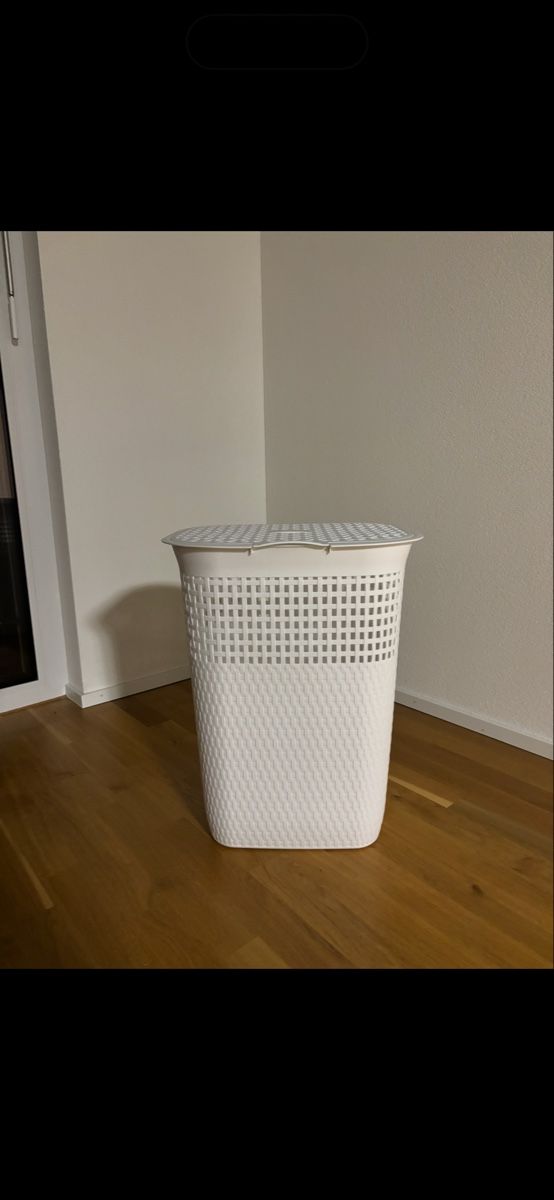 Wäschekörbe: Laundry basket white with lid good condition – Neu (gemäss Beschreibung) aus Othmarsingen von lan_8h2p
