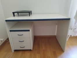 Table de bureau avec tiroir à roulettes
