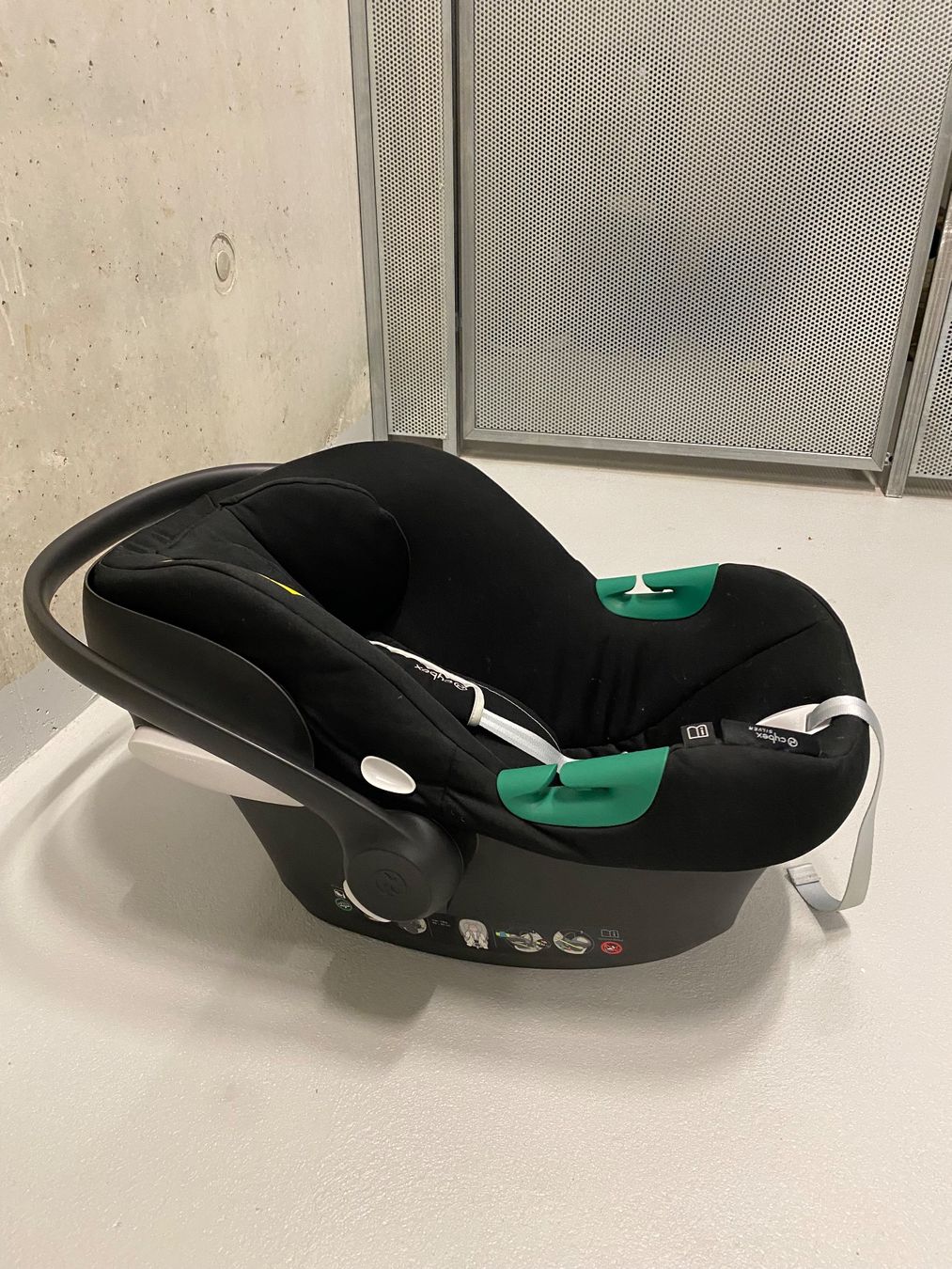 Cybex Seggiolini per auto: KINDERAUTOSITZ ATON B2 I-SIZE + BASE ONE – Nuovo (secondo la descrizione) da Volketswil venduto da has_n7qb 3