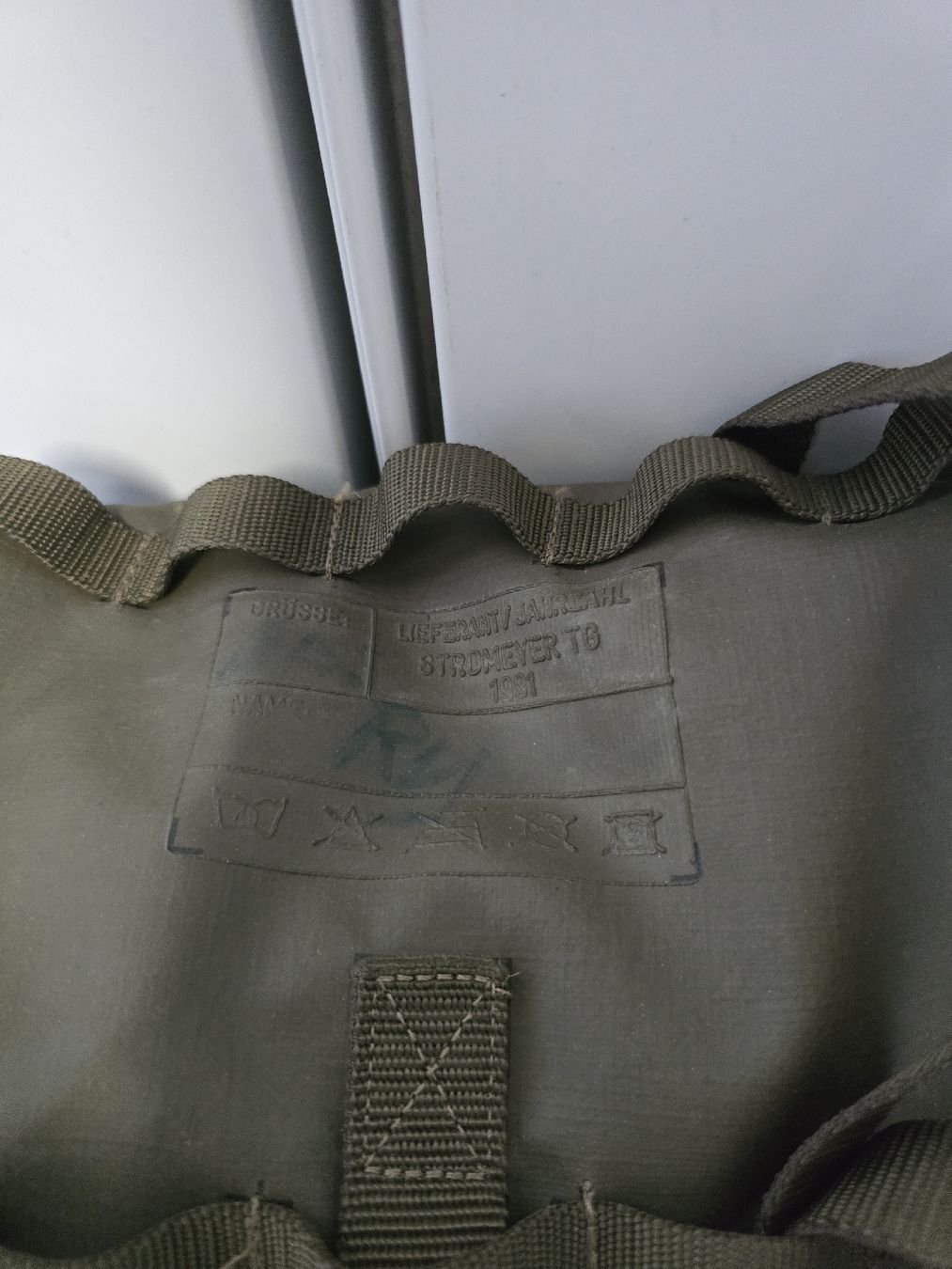Schweizer Armee Zaini: Schweizer Militär- / Armee-Kampfrucksack Robust – Usato da Zofingen venduto da Loop_ReSale 2